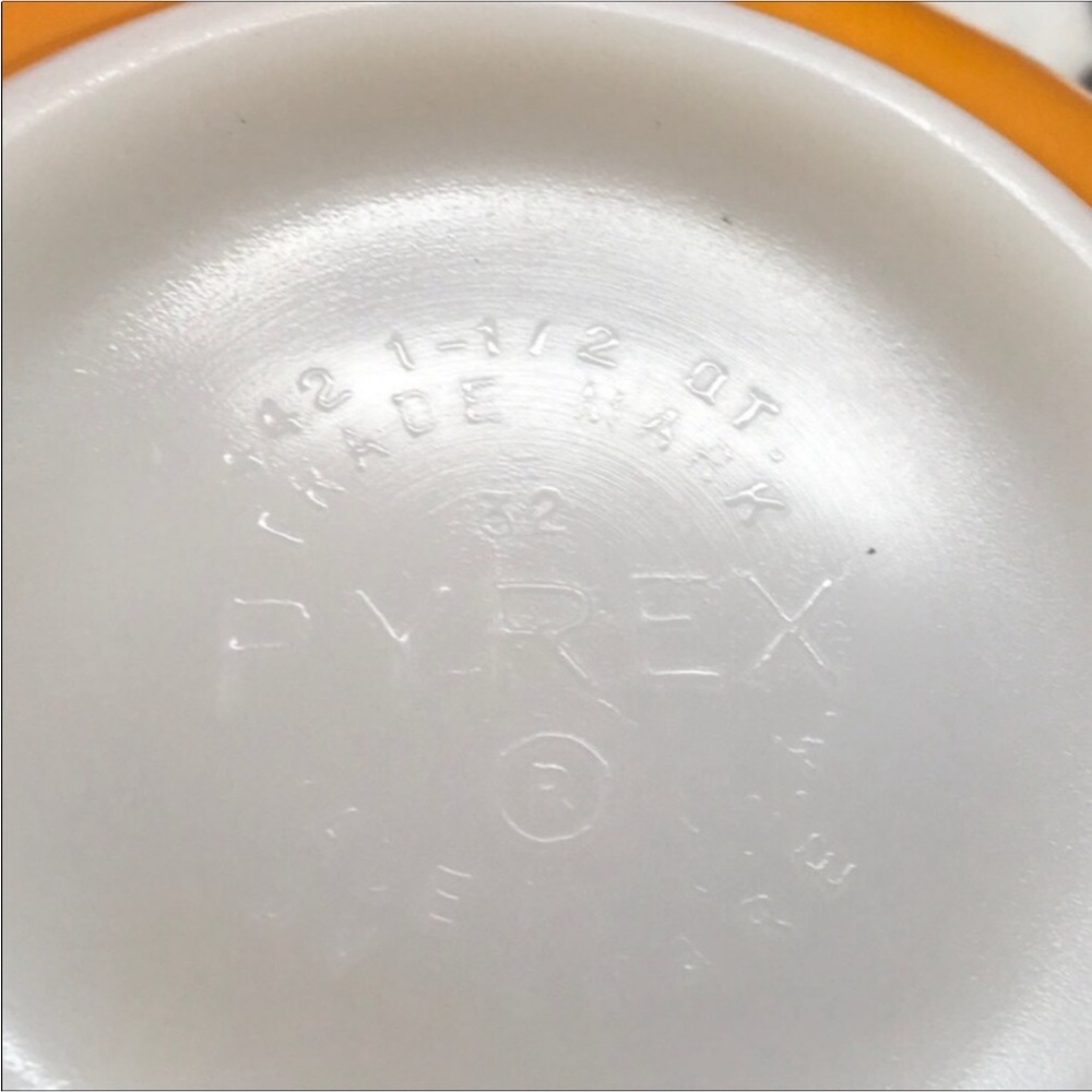 Vintage 3 piece PYREX Sunflower Cinderella Bowls - Picture 6 of 9